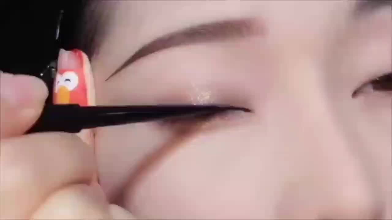 Long-Lasting Vibrant Waterproof Eyeliner Pencil - High Pigment, Gentle on Eyes, Smudge-Proof, Easy to Apply, Cruelty-Free Makeup Tool for Women